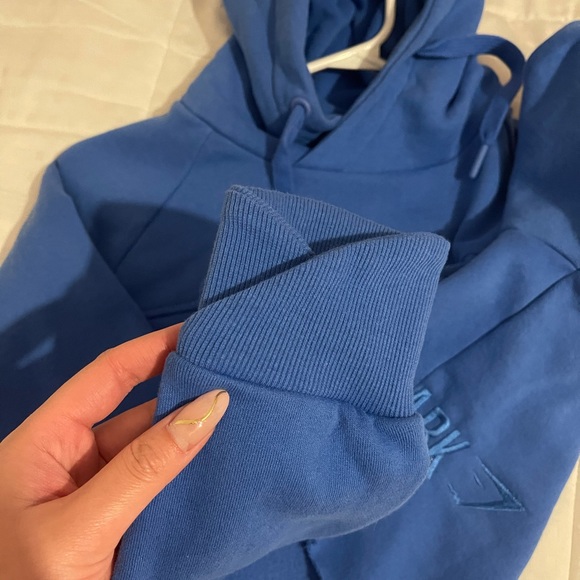 Raw edge cropped hoodie - Picture 7 of 9